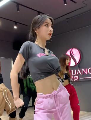 热爱舞蹈的小兵1