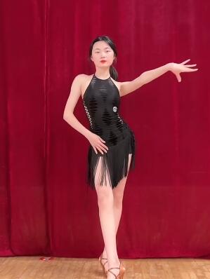 拉丁宫姥丝辣国标舞蹈生1