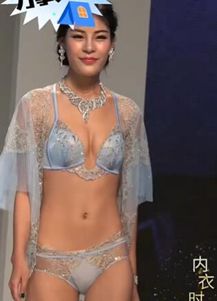 模特内衣T台走秀1