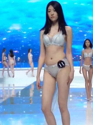 快手模特内衣T台走秀81