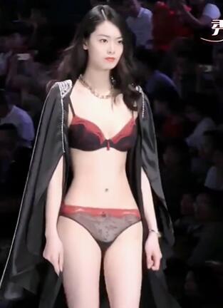 快手模特内衣T台走秀96
