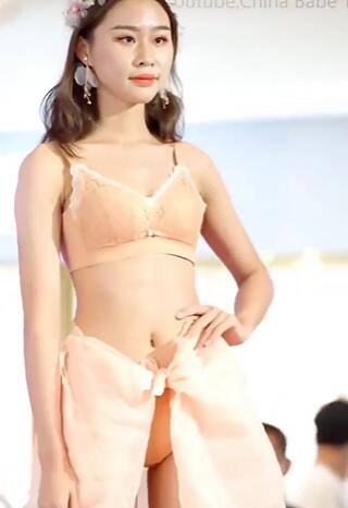 快手模特内衣T台走秀76