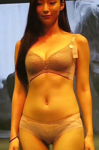 国际潮流文化周时尚内衣秀31