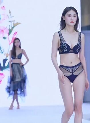 国际潮流文化周时尚内衣秀38