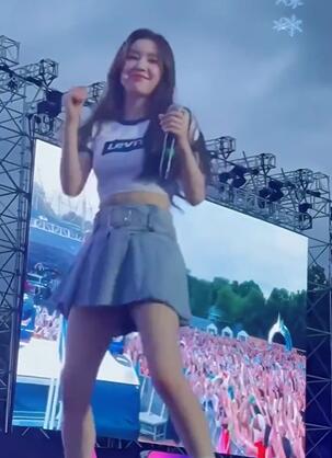 ����Ů���Ը�����25������