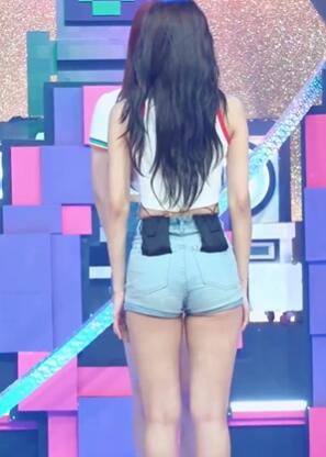 ����Ů���Ը�����23