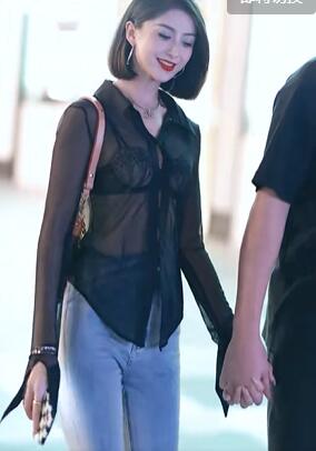 ��ɫ͸�����´���Ů