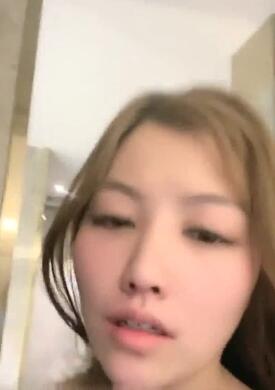 魔鬼身材美女喵喵是小护士苹果手机自拍