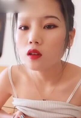 颜值不错苗条红唇妹子双人