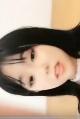 两个嫩妹子酒店内