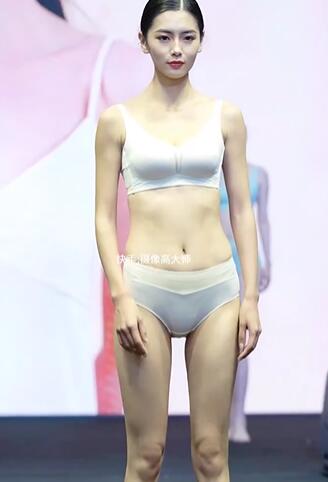 快手精品时尚美女模特T台走秀1