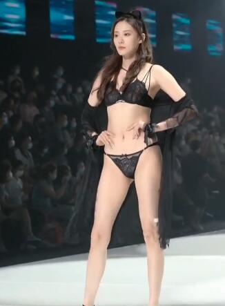 快手精品时尚美女模特T台走秀26