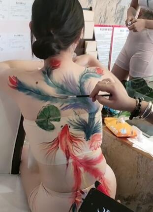 99热舞视频兴盛房地产人体彩绘