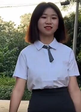 子茵要去做生意了,小莹也跟着去,狗振却不乐意了!