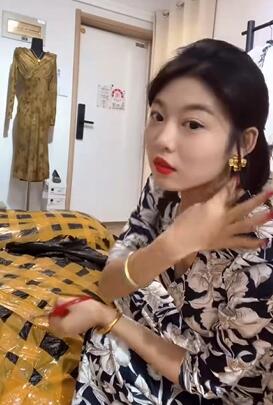 新买的衣服-有亮点