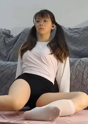 力量与灵活,满足我对健身女孩的幻想