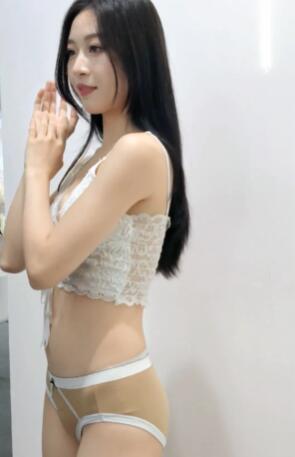 2024年 深圳内衣展 依心琪 甜美模特内衣秀2