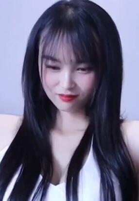 新人投稿萝莉社性感女模的第一次青柠影视