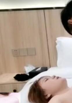 白嫩婴儿肥年轻兼职妹沙发秋霞电影