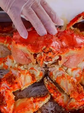 侄子花1700买只帝王蟹,食叔做成“沸腾帝王蟹”