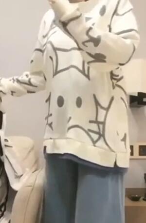 漂亮美女 吓死我了 有人敲门东北妹子性格开朗说说笑笑