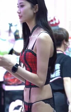 2022深圳内衣秀性感美女模特时尚秀场