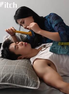 躺式采耳+柔式按摩,搞得小伙心痒痒的!惹火上身