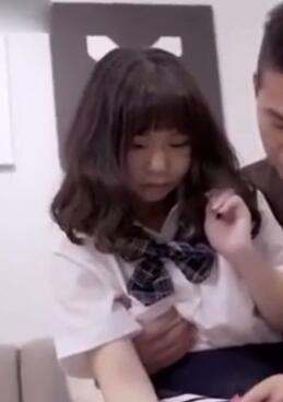 学生打扮的小美女555电影推荐