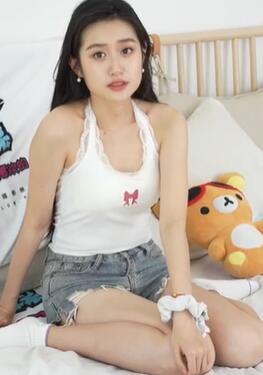 物恋传媒2133 白色小吊带好清凉呀