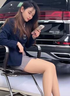 卖大众的小熊 发完福利就抬走了