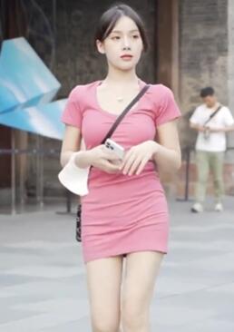 街拍成都太古里美女,你喜歡哪一款