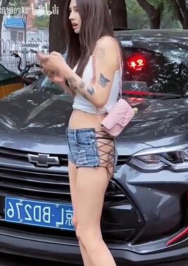 盘点酒吧超短裤小姐姐,那些我们穿不起的潮鞋