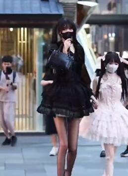 盘点太古里顶级美女,我们穿不起的潮鞋