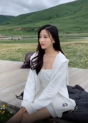 网红美女,比起某些明星有过之而无不及