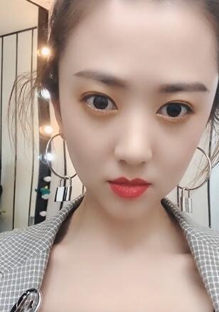 漂亮吗?喜欢吗?就是不知道卸了妆是否还这么好看