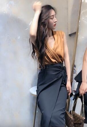 美女的打扮时尚吗?是不是很有气质呢?