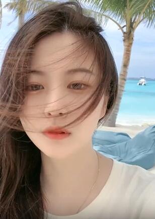 美女到马尔代夫看海,这里的风景真是让人身心愉悦