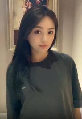 美丽可爱的小姐姐演唱《一个人挺好》