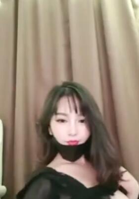 近日刚播颜值身材超棒女神全身抹上精油