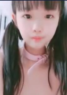 清纯系双马尾03年小萝莉 白丝袜项圈