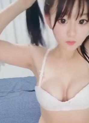 明星颜值19岁无敌清纯美妞清纯长相