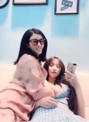 第一女探花回归带好妹妹一起直播大秀