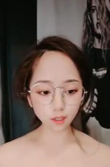 有点清纯眼镜妹和网友