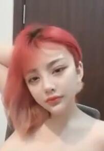 美妞一头红发短髮大车灯一直晃