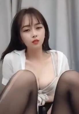 火爆推荐极品女神七彩女神一点甜甜蜜04.29高颜值女神