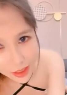 网红靓女双洞齐开