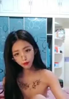 御姐范带著眼镜美钮白丝美腿高跟鞋