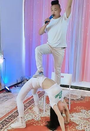 Ů�ӱ������������Ӿ�ֱ��վ����ȥ