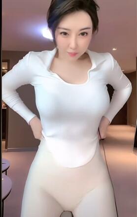 ��ɫ�٤����Ů���ȵ���