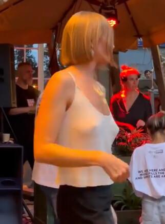 ����˹ ��Ů